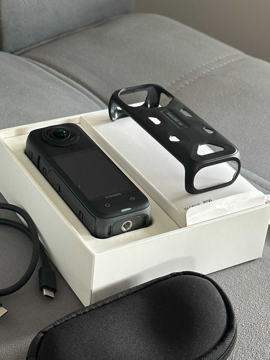 Camera Insta 360 X4