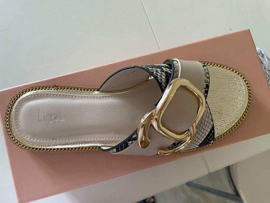 Продам шлепки новую 39 размер