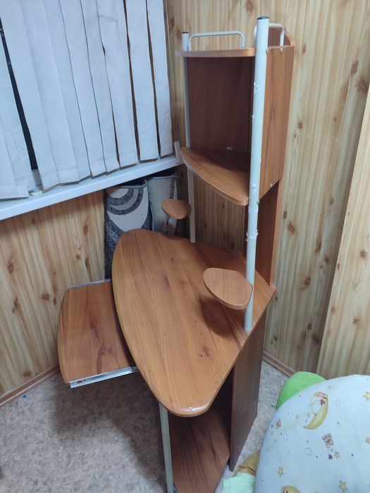 Стол ученический и для компьютера