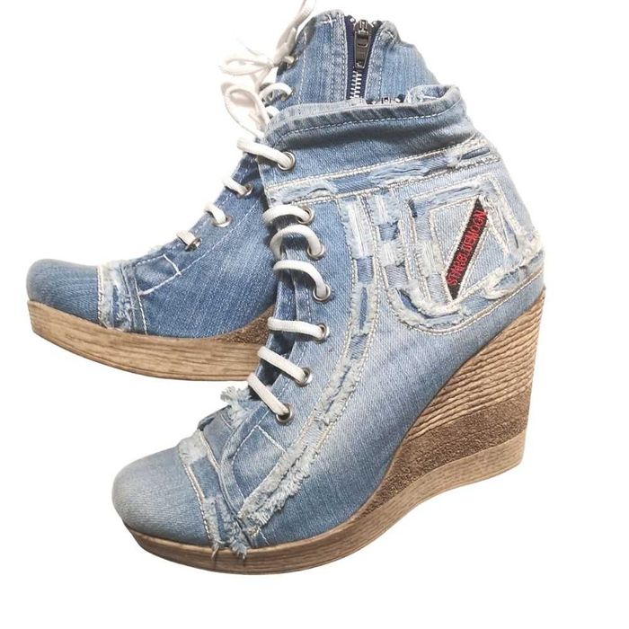 Vand ghete de dama, cu toc, din blugi, brodate - marimea 41