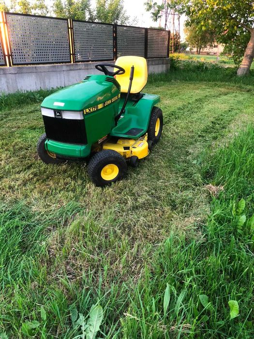 Tractoras gazon JOHN DEERE,2 pistoane