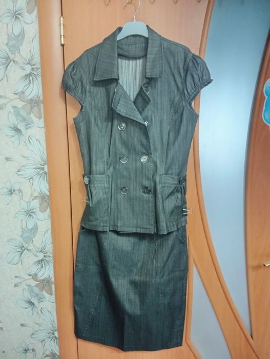 Продам платье сарафан офисное