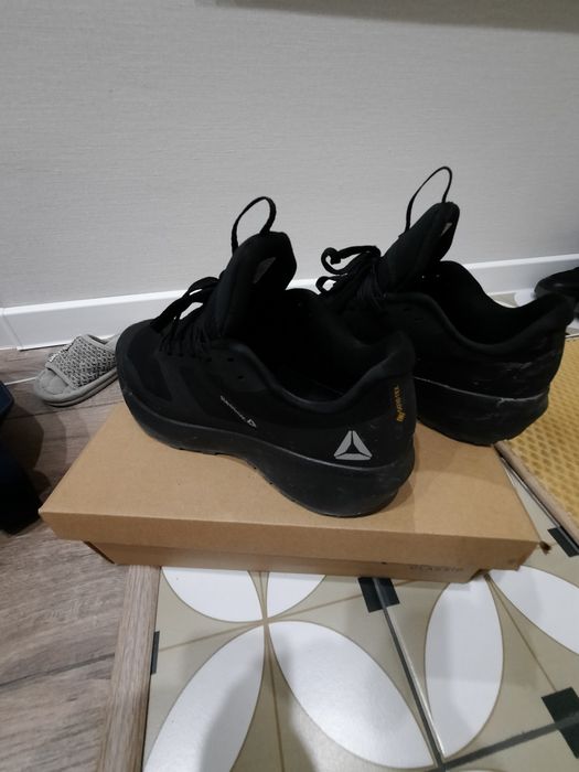 Продам термо кроссовки Reebok