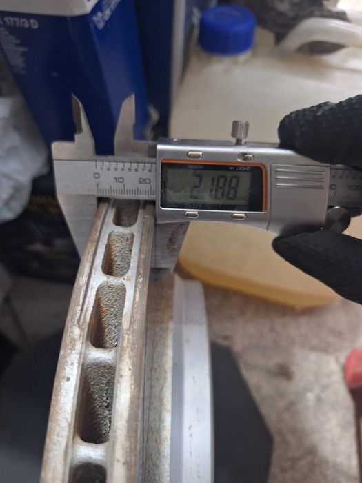 Предни спирачни апарати е46 330, дискове предни и задни.