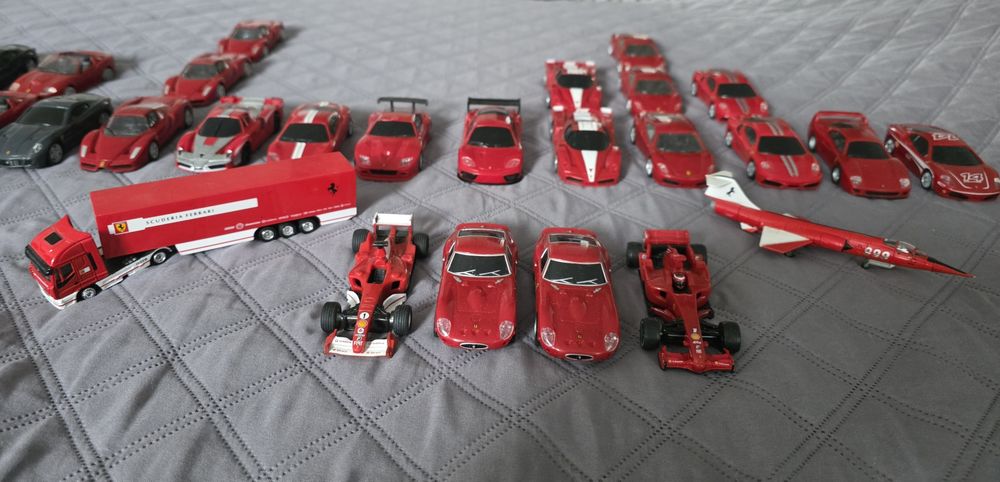 Колекция ферари колички и самолетче