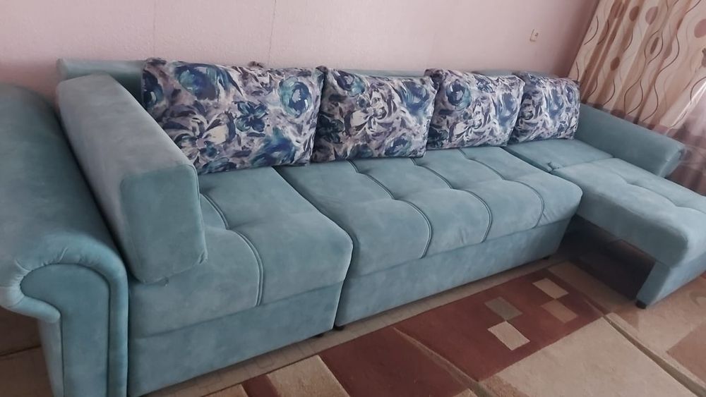 Продам диван угловой, большой