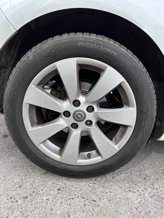 Jante 18" cu anvelope Nokian 235 50 R18, senzori presiune inclusi