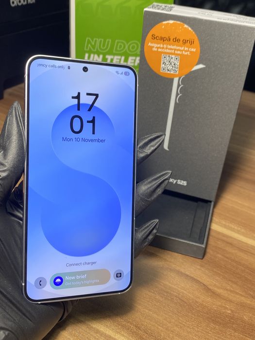 Samsung Galaxy s25 • 128 GB • Icy Blue