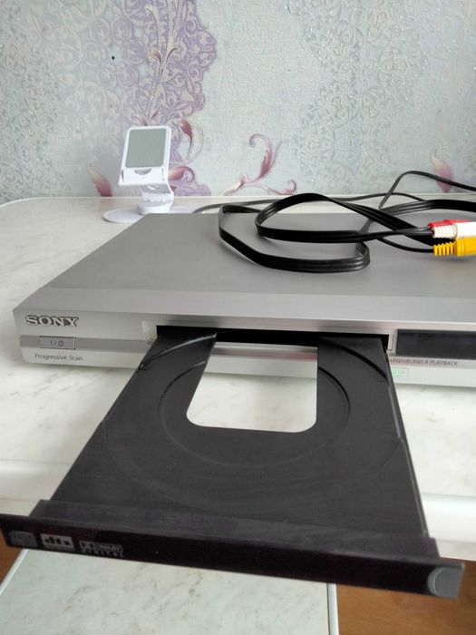 DVD SONY рабочий, требует ремонта, на запчасти