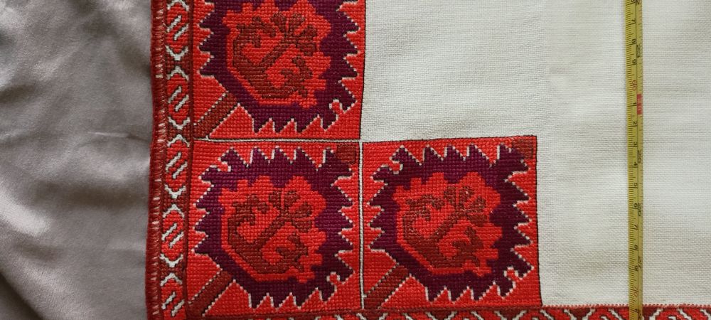 Карета с българска бродерия нови неизползвани.