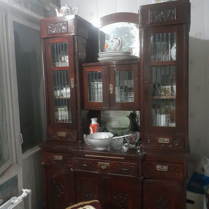 Антикварный шкаф-буфет