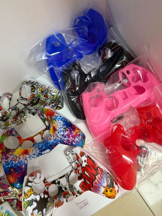 Чехлы для джойстиков PS4 и PS5