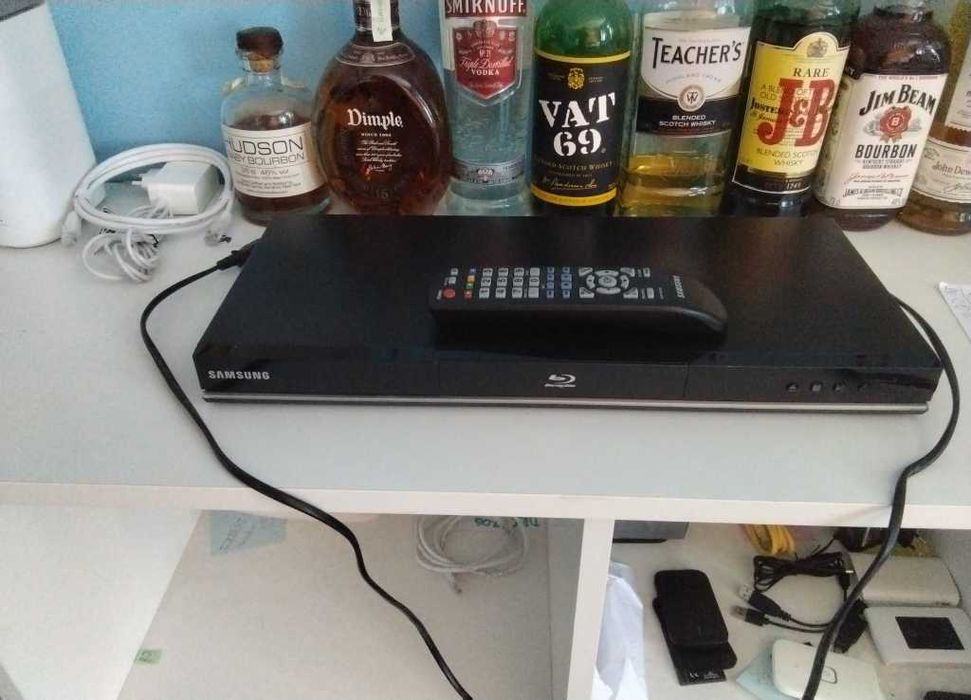 страхотен оригинален Блу Рей плеър на самсунг -перфектен