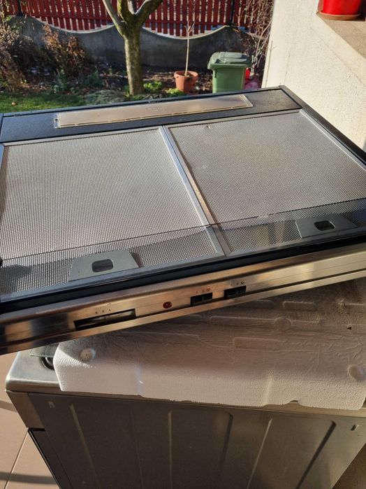 Aragaz Beko 4 ochiuri cu cuptor electric si Hota clasica Beko