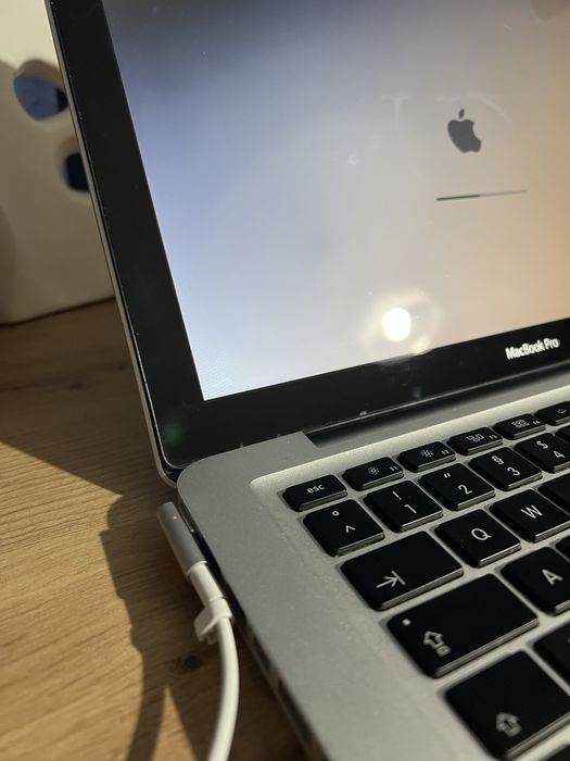 Apple Macbook Pro/ 8 GB RAM/ 500GB HDD- В отлично състояние