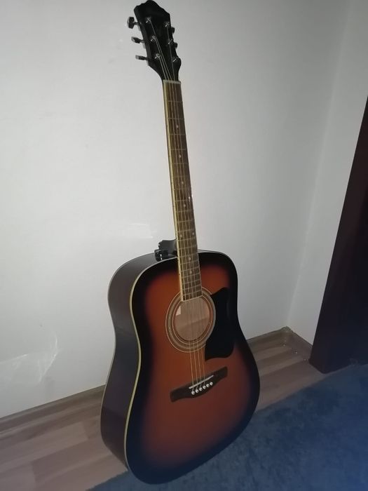 Chitară acustică