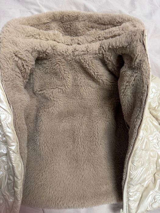 Продавам Mayoral Бебешко двулицево яке за 12 месеца.