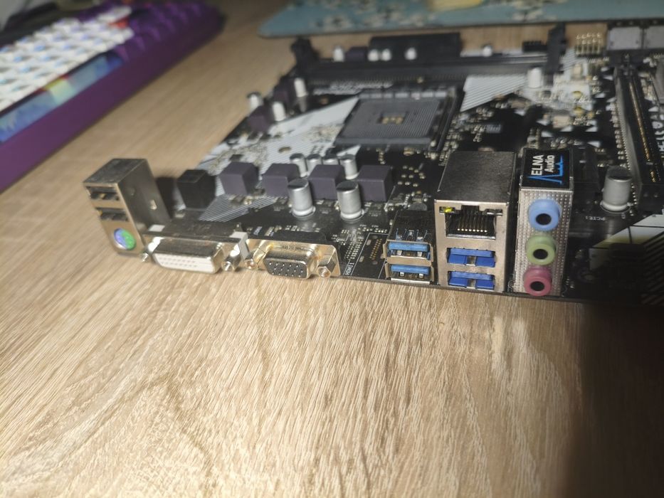 Продам материнскую плату на am4