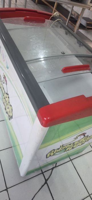 Продам витринный морозильник