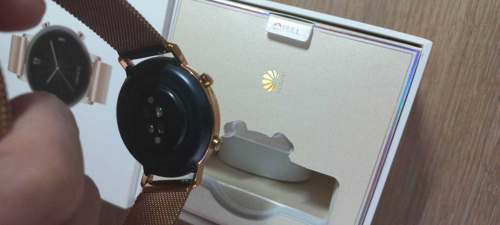 Продавам спешно Смарт часовник Huawei GT 2 42M чисто нов