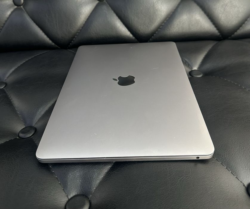Apple MacBook Pro M1 2020 года в хорошем состояние