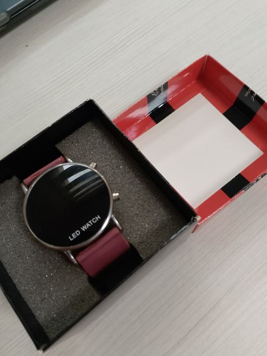 Стильные женские часы в нежно-розовом цвете (Электронные, на батарейке