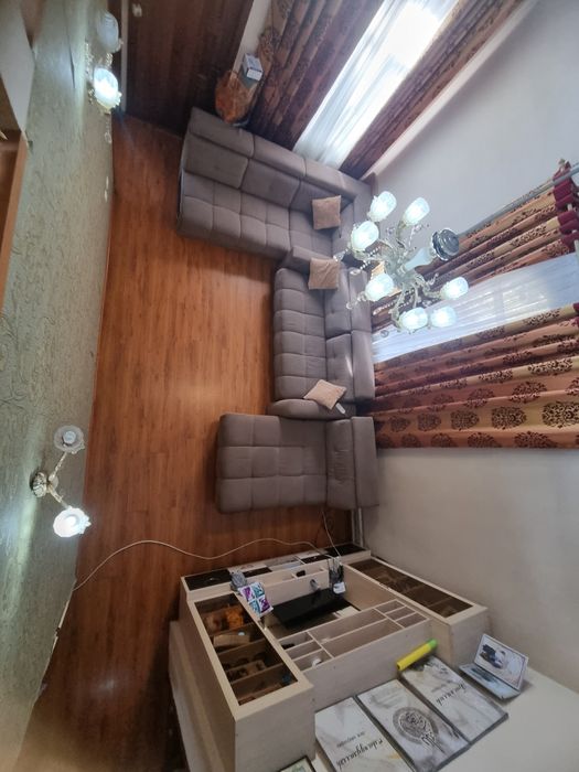 Продаю диван с подушками