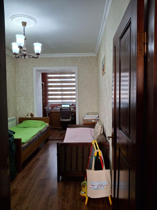 4 бөлмелі пәтер сатылады қаланың орталық бөлігінде.