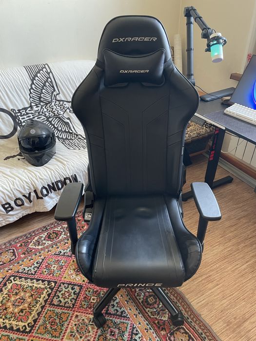 Игровое кресло Dxracer