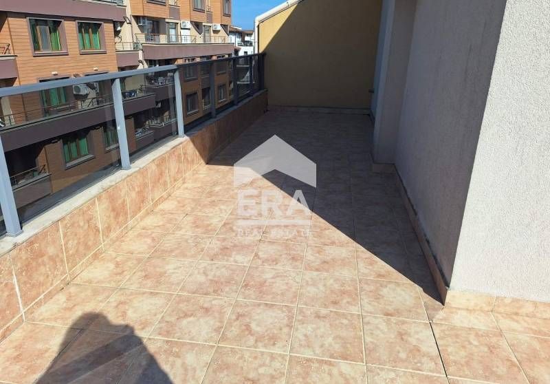 Обзаведен двуспален апартамент в стария град, на 200 м от морето