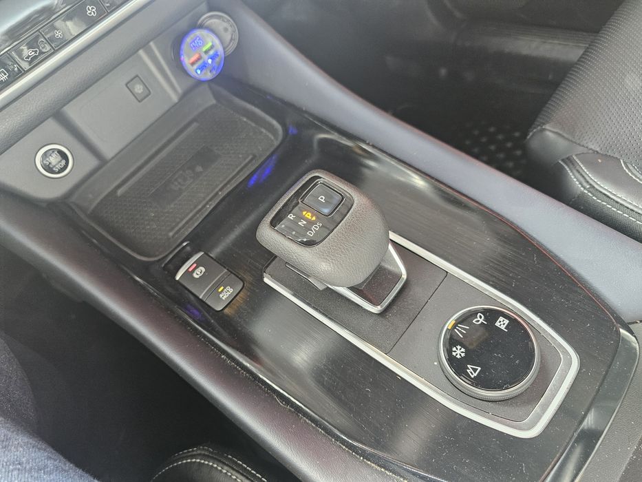 Nissan Qashqai tekna hibrid 4wd sau schimb cu audi Q6 SAU PORSCHE electrica