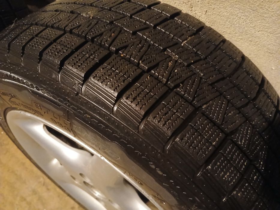 В хорршем состояние  без грижй и без камеры