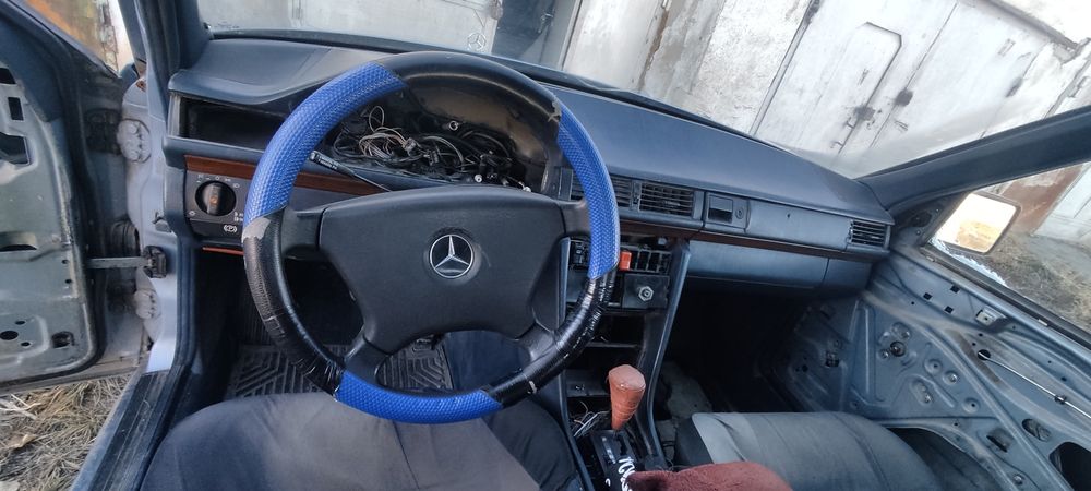 В разборе мерс W124