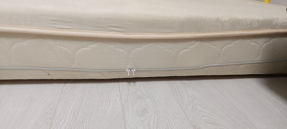 Срочно матрас 1.8х2.0  продам