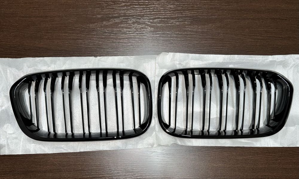 Grile BMW Seria 1 F20 F21 Facelift (2015-2018) Negru Lucios