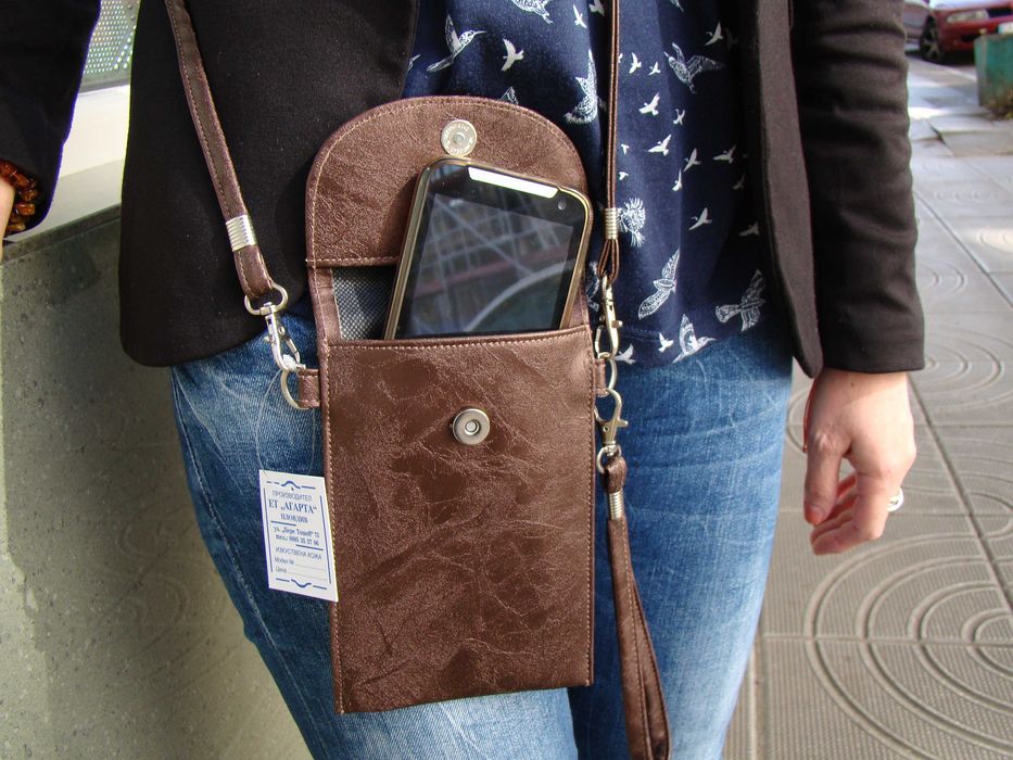 Дамски бутикови чантички за телефон и ключове