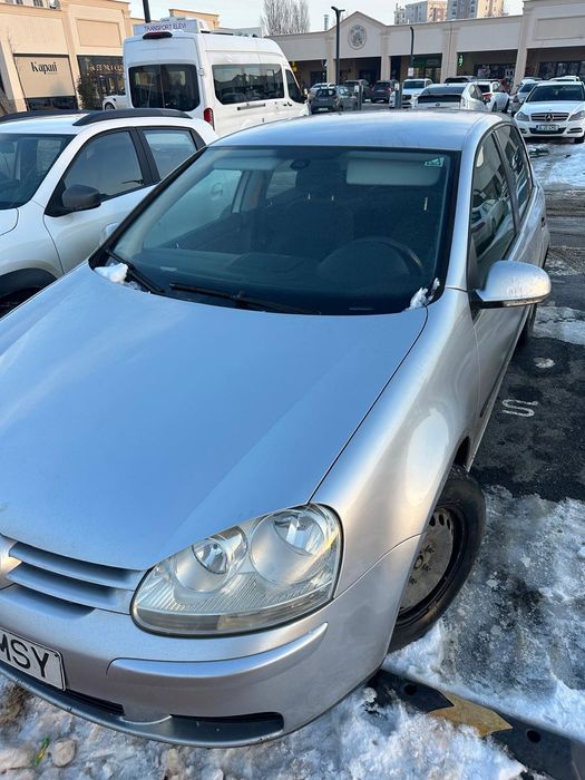 Vând golf 5 an 2005 nu deranjați cu oferte proaste