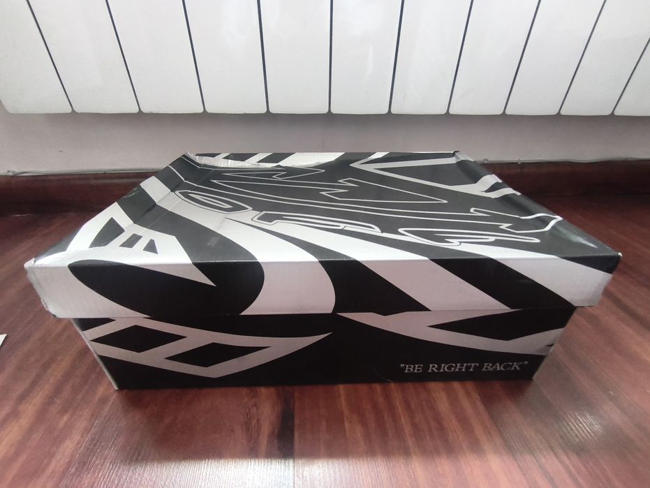 Кроссовки бренда Off-White, модель Be Right Back.