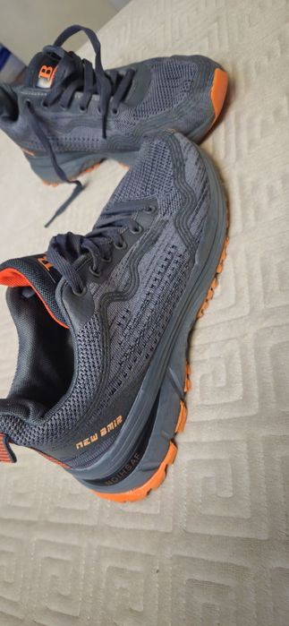 Продам мужские кроссовки