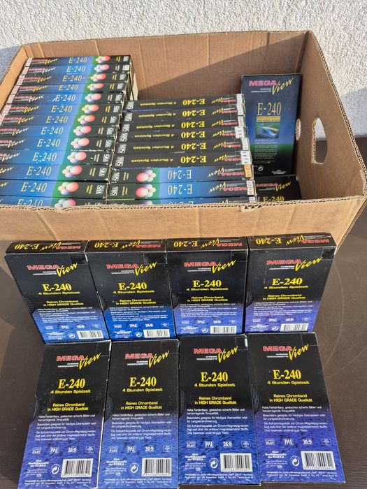 Vând lot 30 casete video VHS originale Mega view, 240 minute cu filme