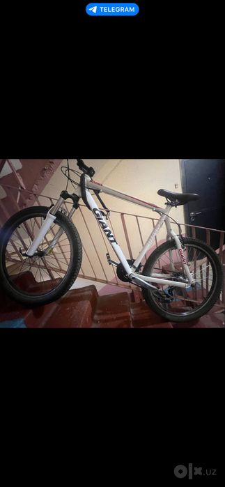 Veloseped srochna sotiladi xolati zor mashhur Giant brendi velosepedi.