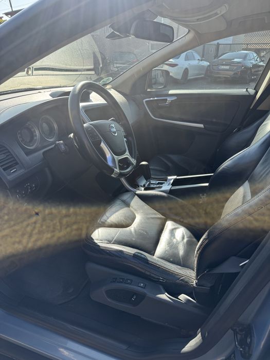 volvo xc 60 albastru