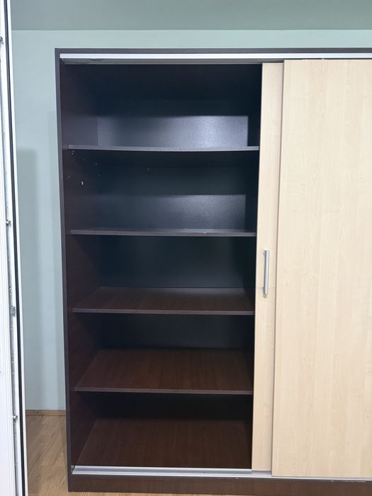 Dulap cu uși glisante – stare bună