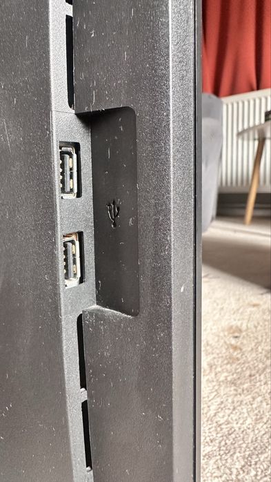 Monitor Fujitsu 24” LCD + cablu DisplayPort HDMI + cablu sursă