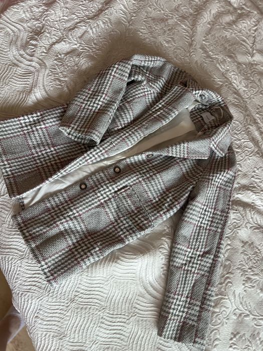 Продам пальто для девочки