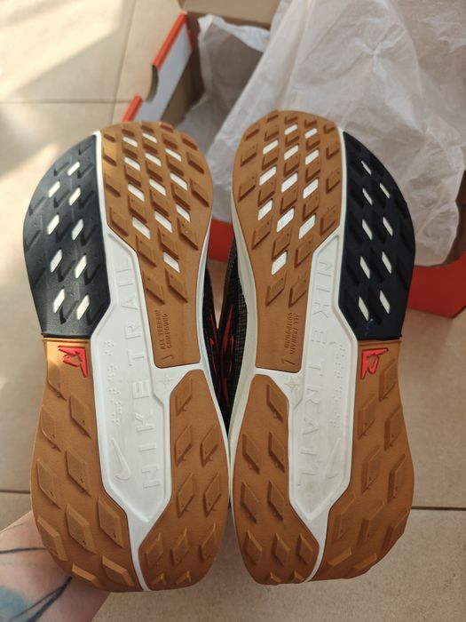 Nike НОВИ 38.5н маратонки