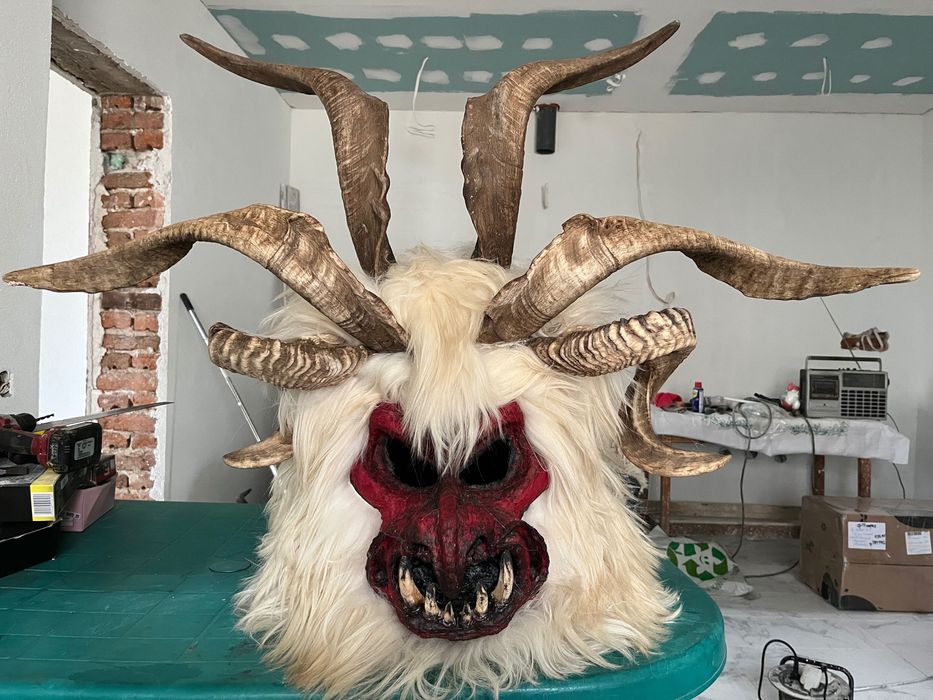 Кукерски маски, ръчна изработка