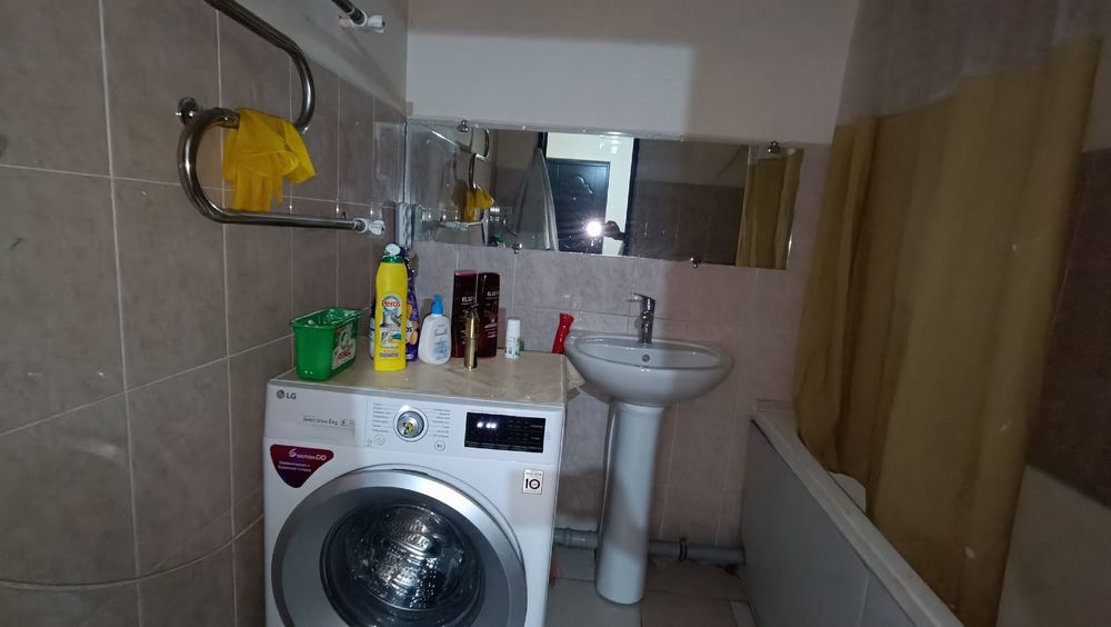 3 hona + 2/6 balkon srochna  sotiladi 10-hudud