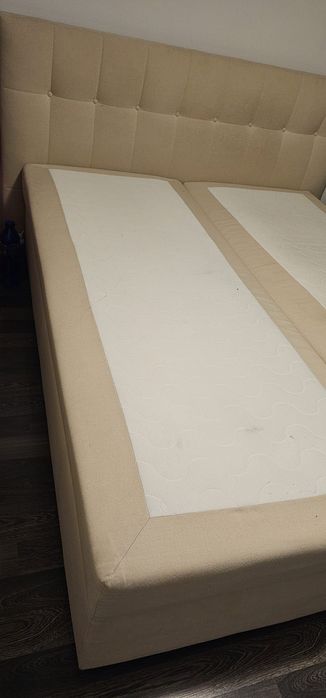 Pat Boxspring 

 Vând pat boxspring!
Dimensiune: 160/200, în stare foa