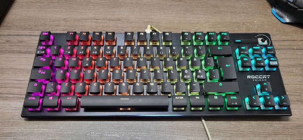 Tastatura Gaming Roccat Vulcan TKL  Aimo Optical Red Switch Mecanica